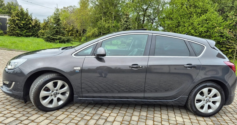 Opel Astra cena 40500 przebieg: 158907, rok produkcji 2014 z Człopa małe 742